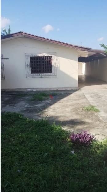 Terreno 720m  com 2 casas em excelente localização e grande po...