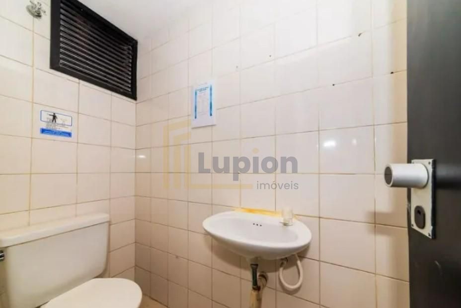 Sala Comercial no Centro de Curitiba com 86m , Pé-Direito Alto...