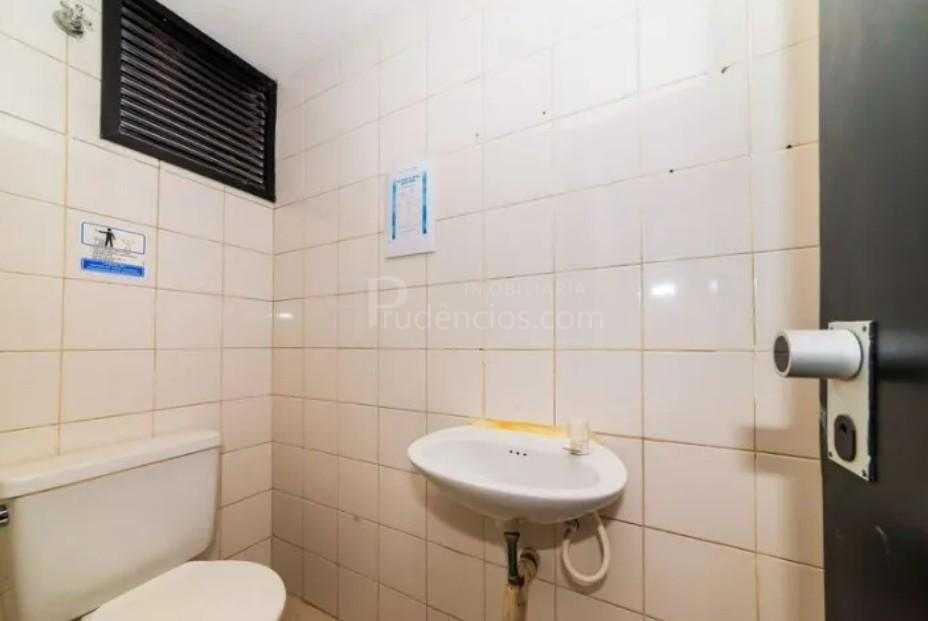 Sala Comercial no Centro de Curitiba com 86m , Pé-Direito Alto...