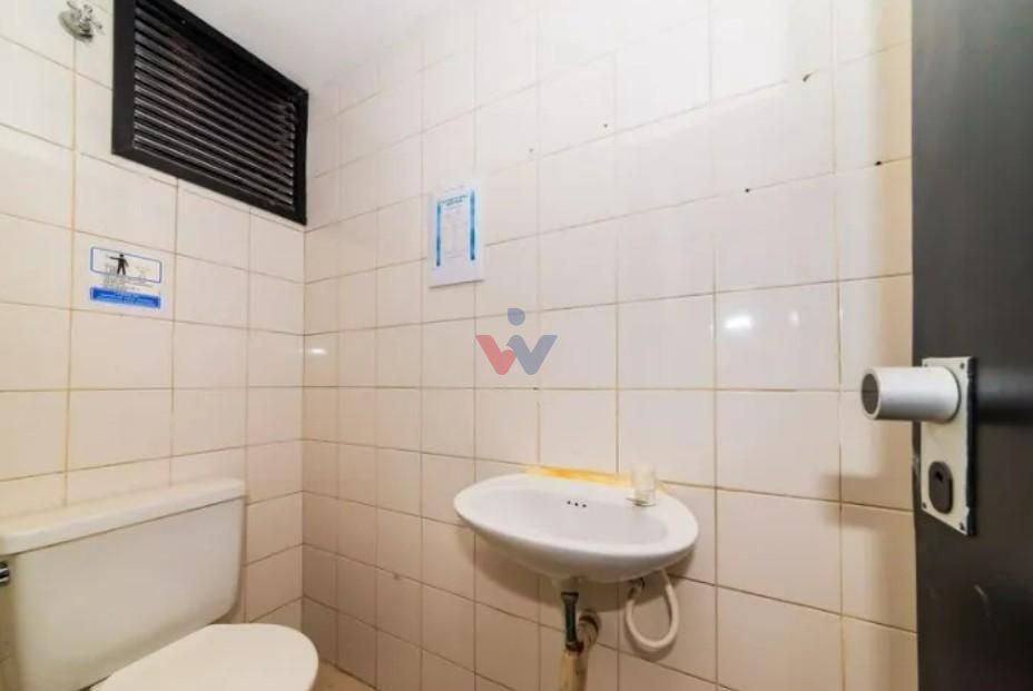 Sala Comercial no Centro de Curitiba com 86m , Pé-Direito Alto...