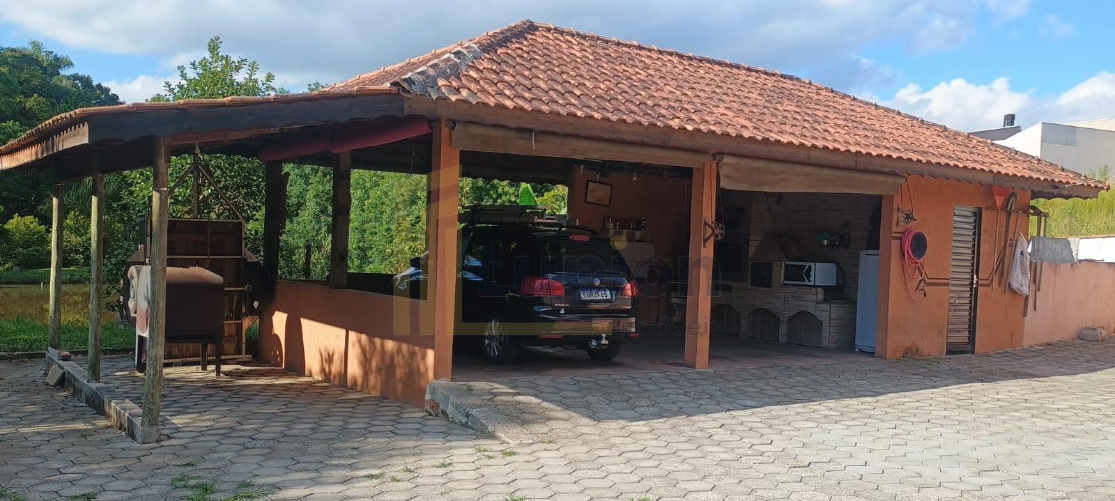 Chácara em Contenda com 3 quartos, pomar, tanque de peixes e 3...