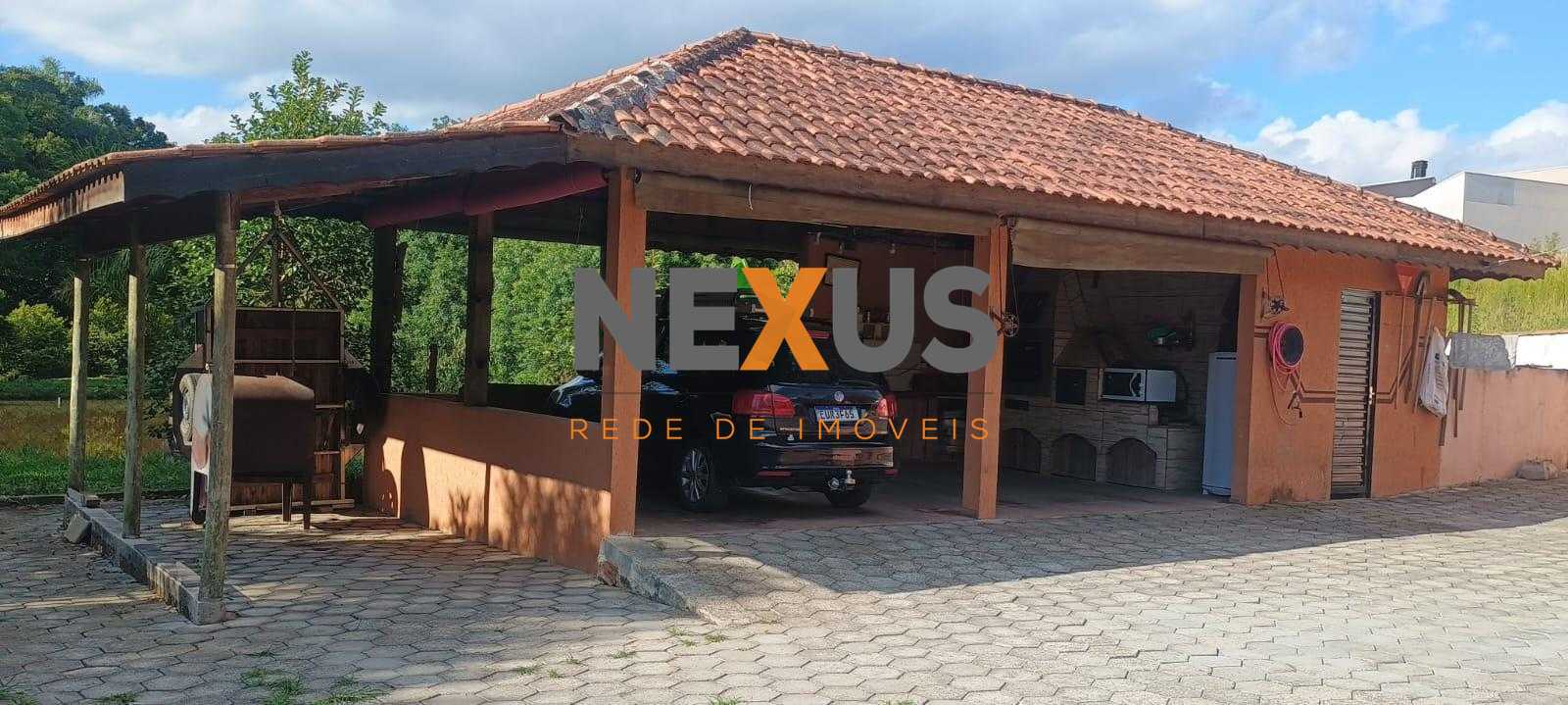 Chácara em Contenda com 3 quartos, pomar, tanque de peixes e 3...