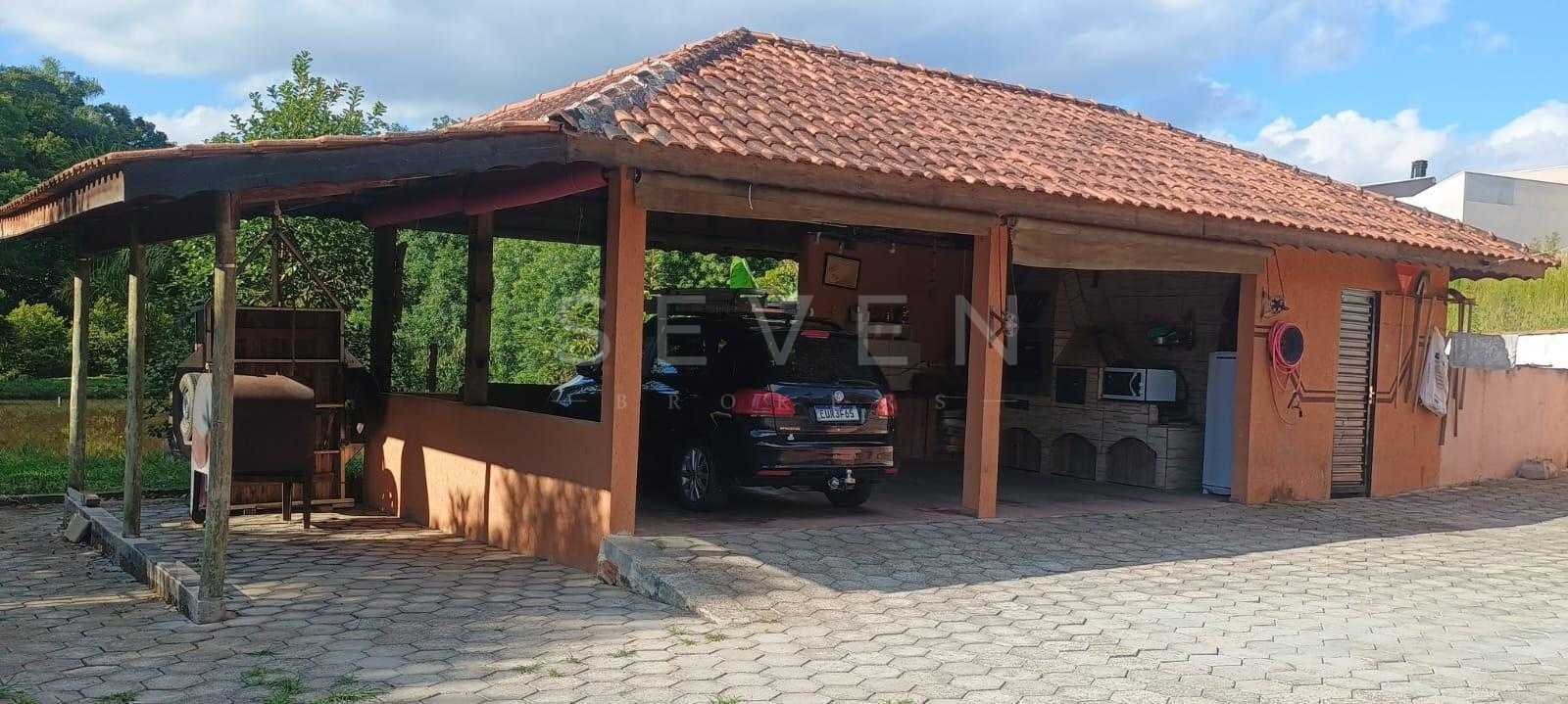 Chácara em Contenda com 3 quartos, pomar, tanque de peixes e 3...