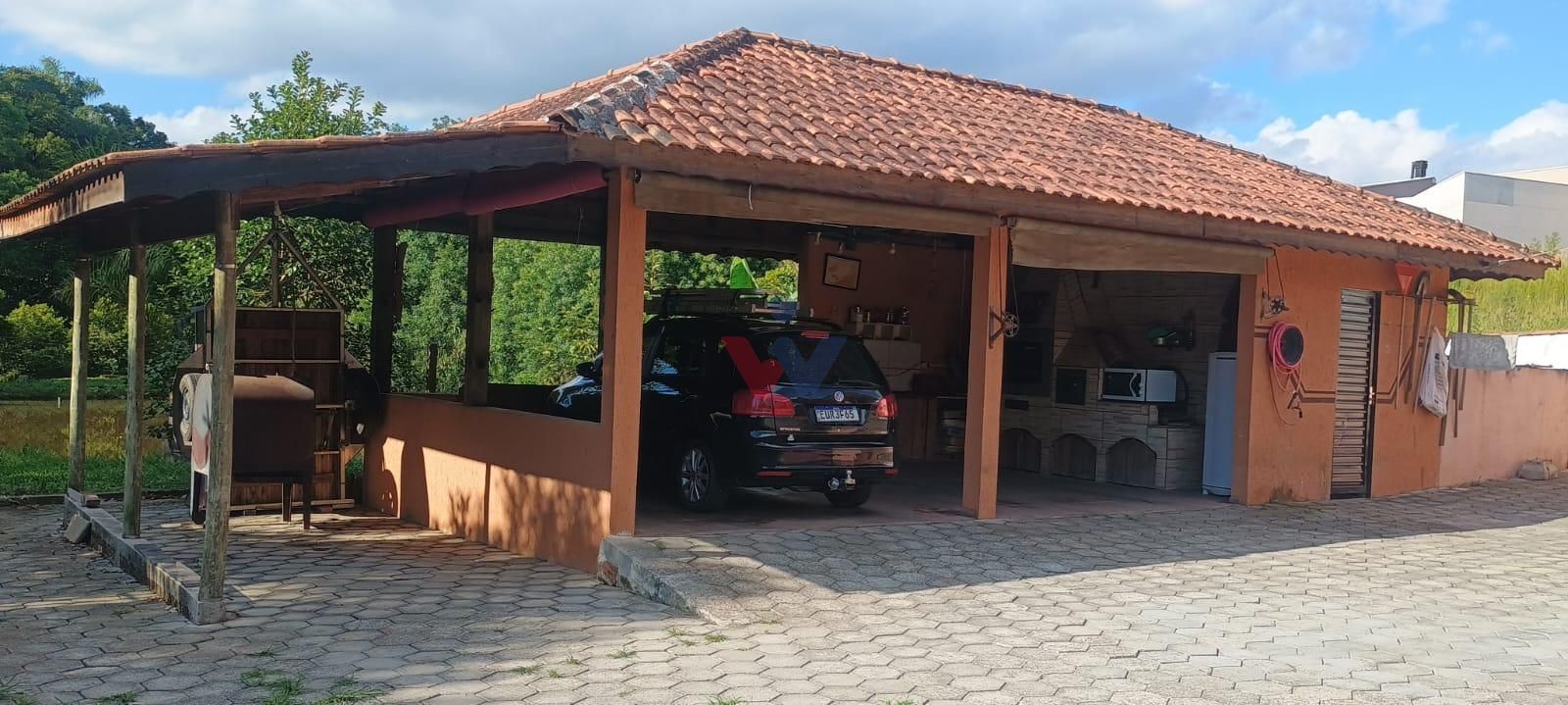 Chácara em Contenda com 3 quartos, pomar, tanque de peixes e 3...