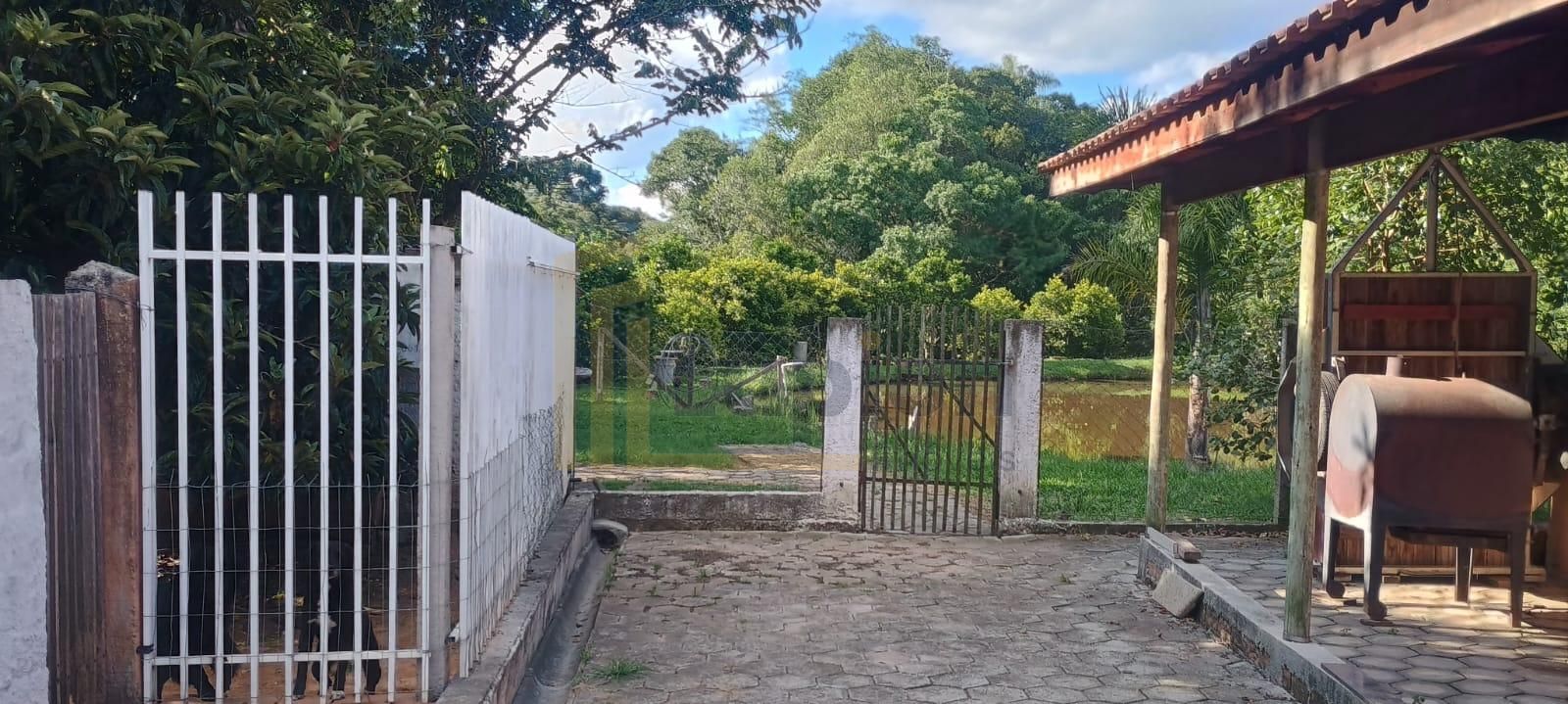 Chácara em Contenda com 3 quartos, pomar, tanque de peixes e 3...