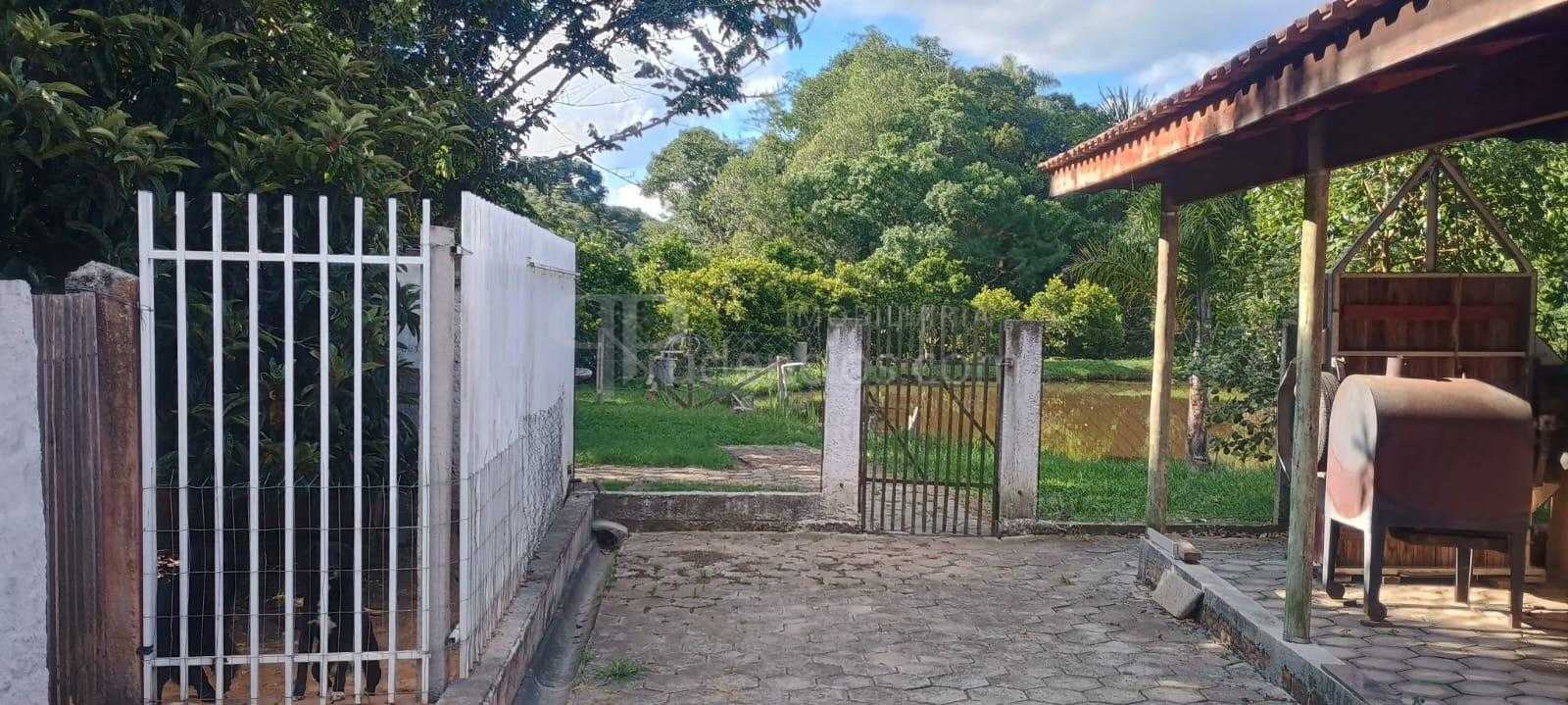 Chácara em Contenda com 3 quartos, pomar, tanque de peixes e 3...