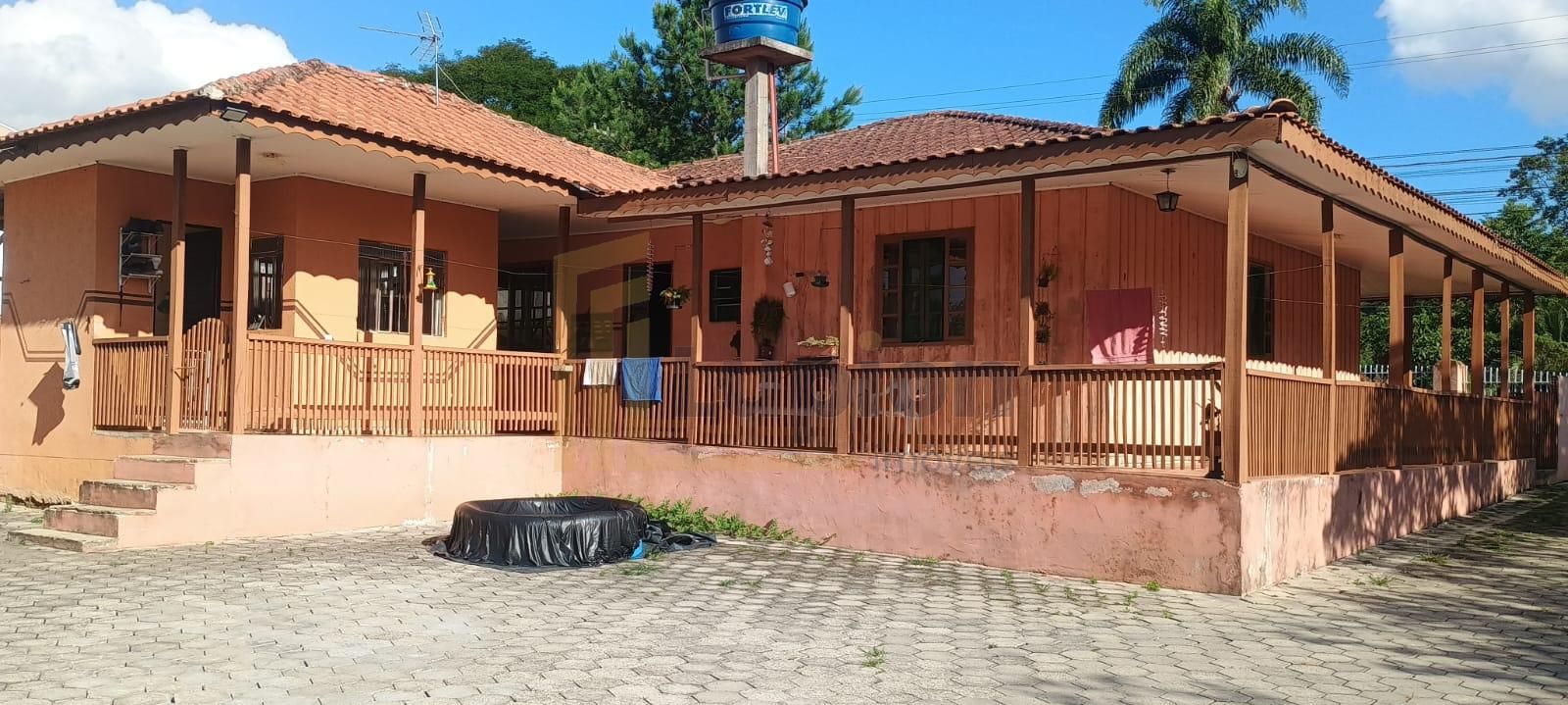 Chácara em Contenda com 3 quartos, pomar, tanque de peixes e 3...