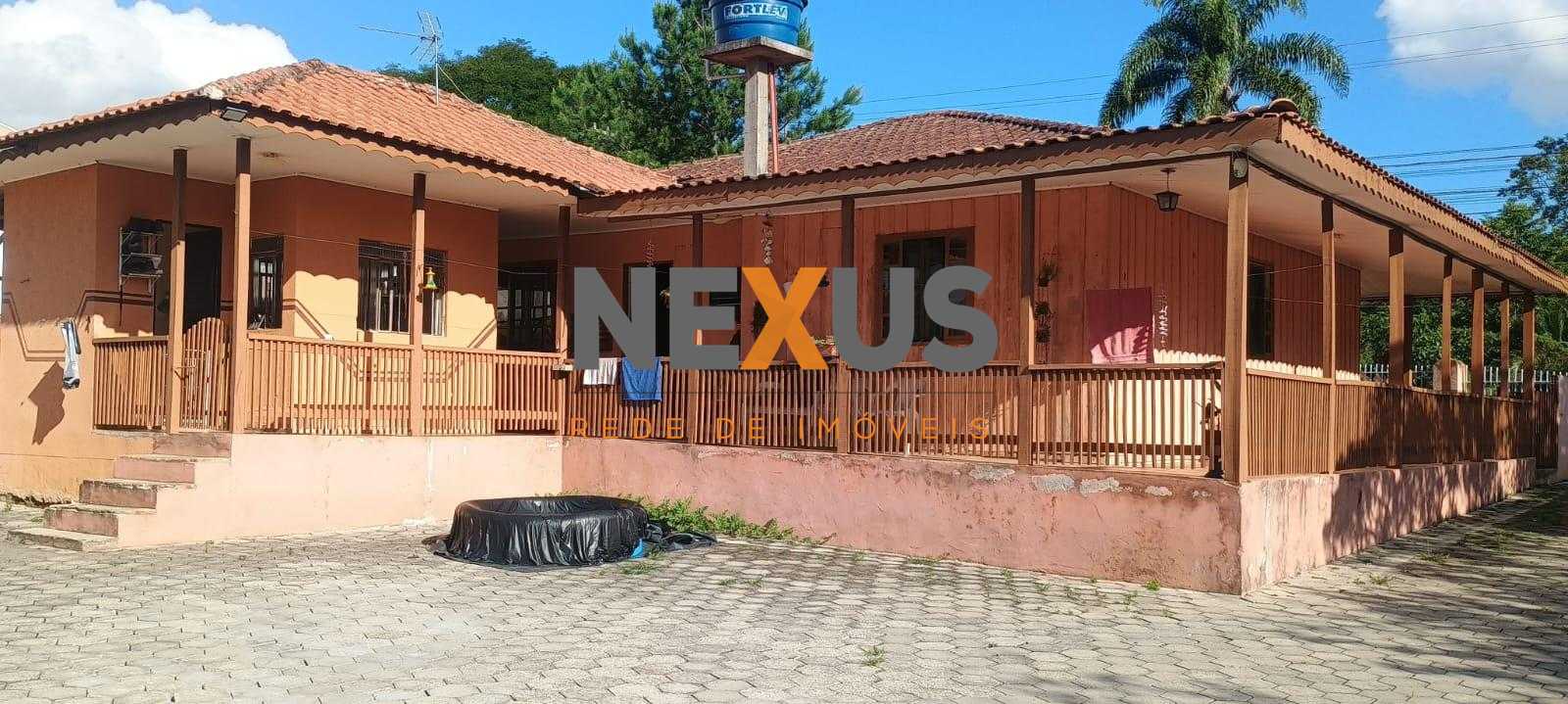 Chácara em Contenda com 3 quartos, pomar, tanque de peixes e 3...