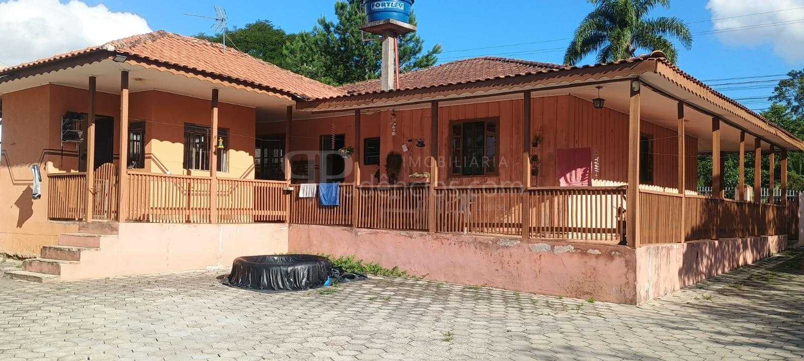 Chácara em Contenda com 3 quartos, pomar, tanque de peixes e 3...