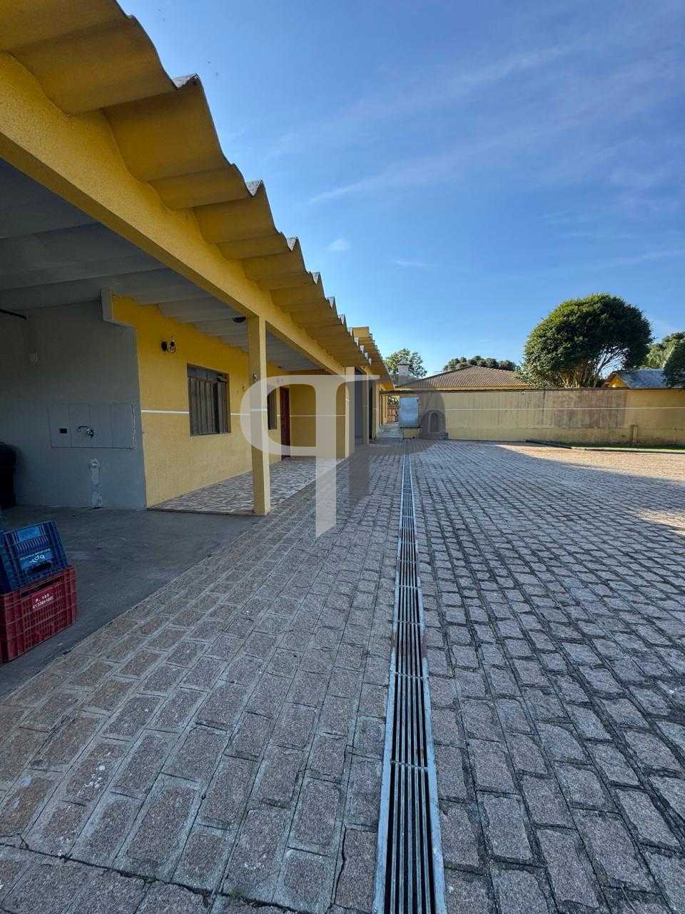 Chácara de Alto Padrão em Colombo com Casa Colonial, Lazer Com...