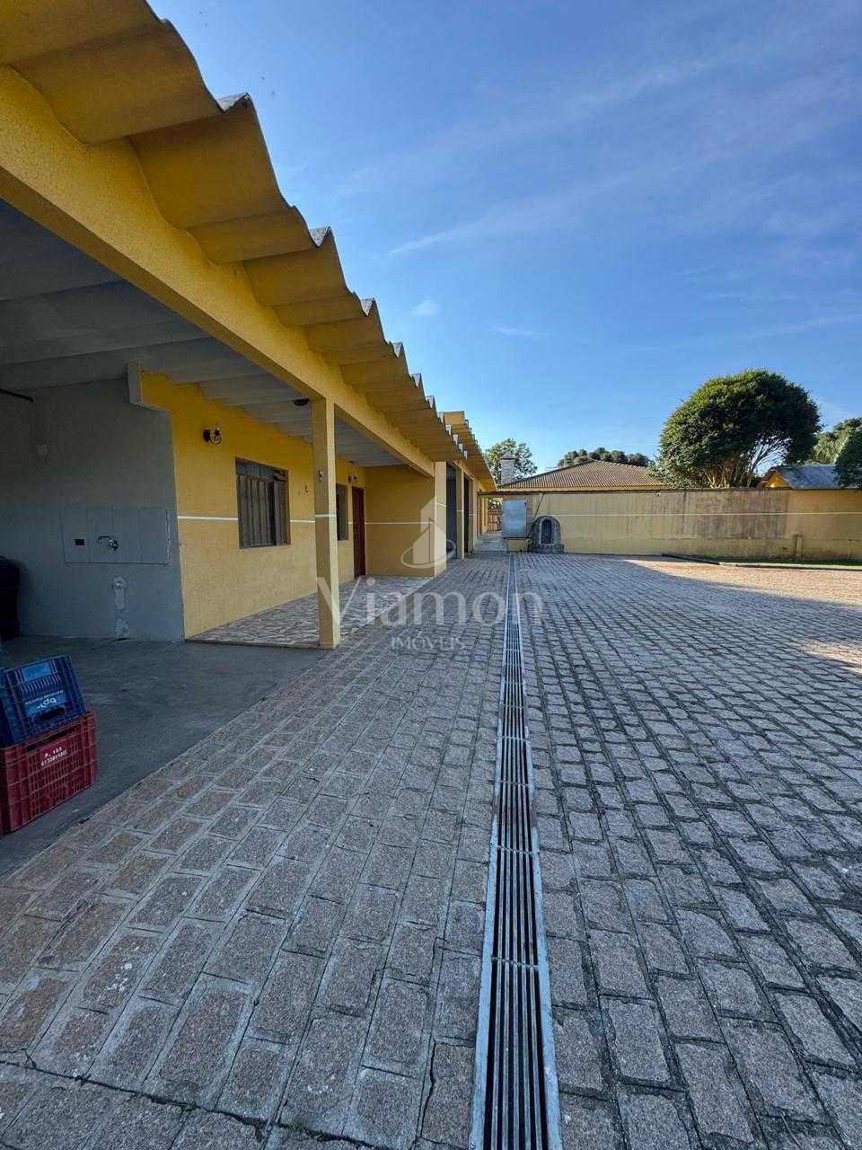 Chácara de Alto Padrão em Colombo com Casa Colonial, Lazer Com...