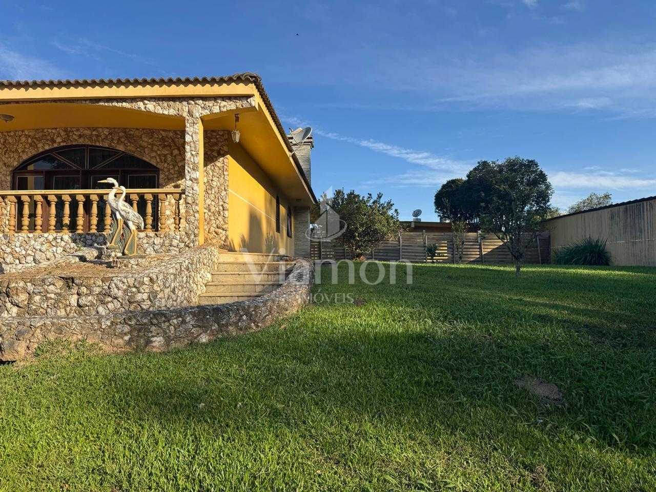 Chácara de Alto Padrão em Colombo com Casa Colonial, Lazer Com...