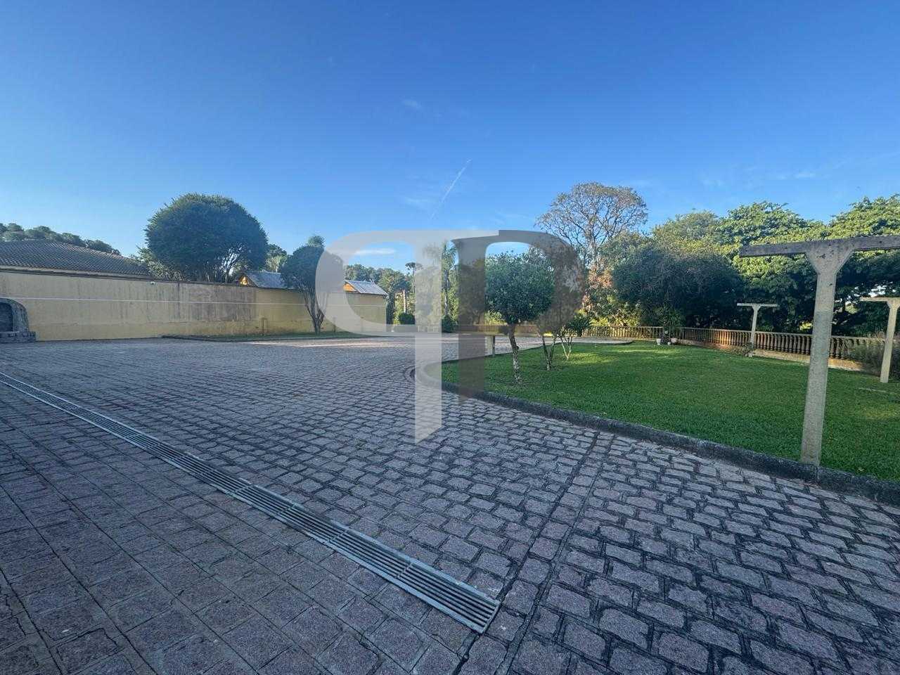 Chácara de Alto Padrão em Colombo com Casa Colonial, Lazer Com...
