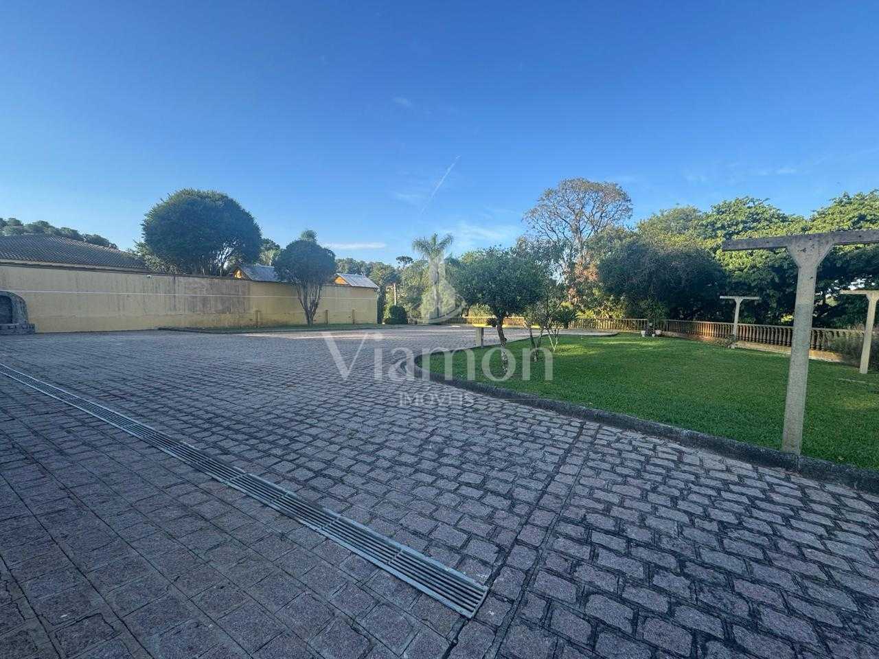 Chácara de Alto Padrão em Colombo com Casa Colonial, Lazer Com...