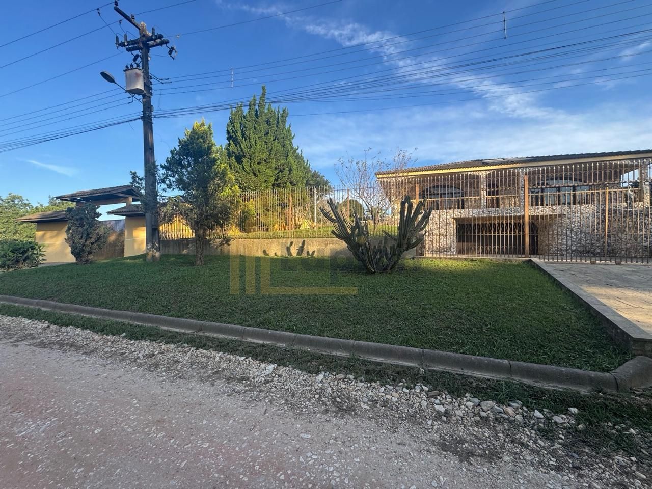 Chácara de Alto Padrão em Colombo com Casa Colonial, Lazer Com...