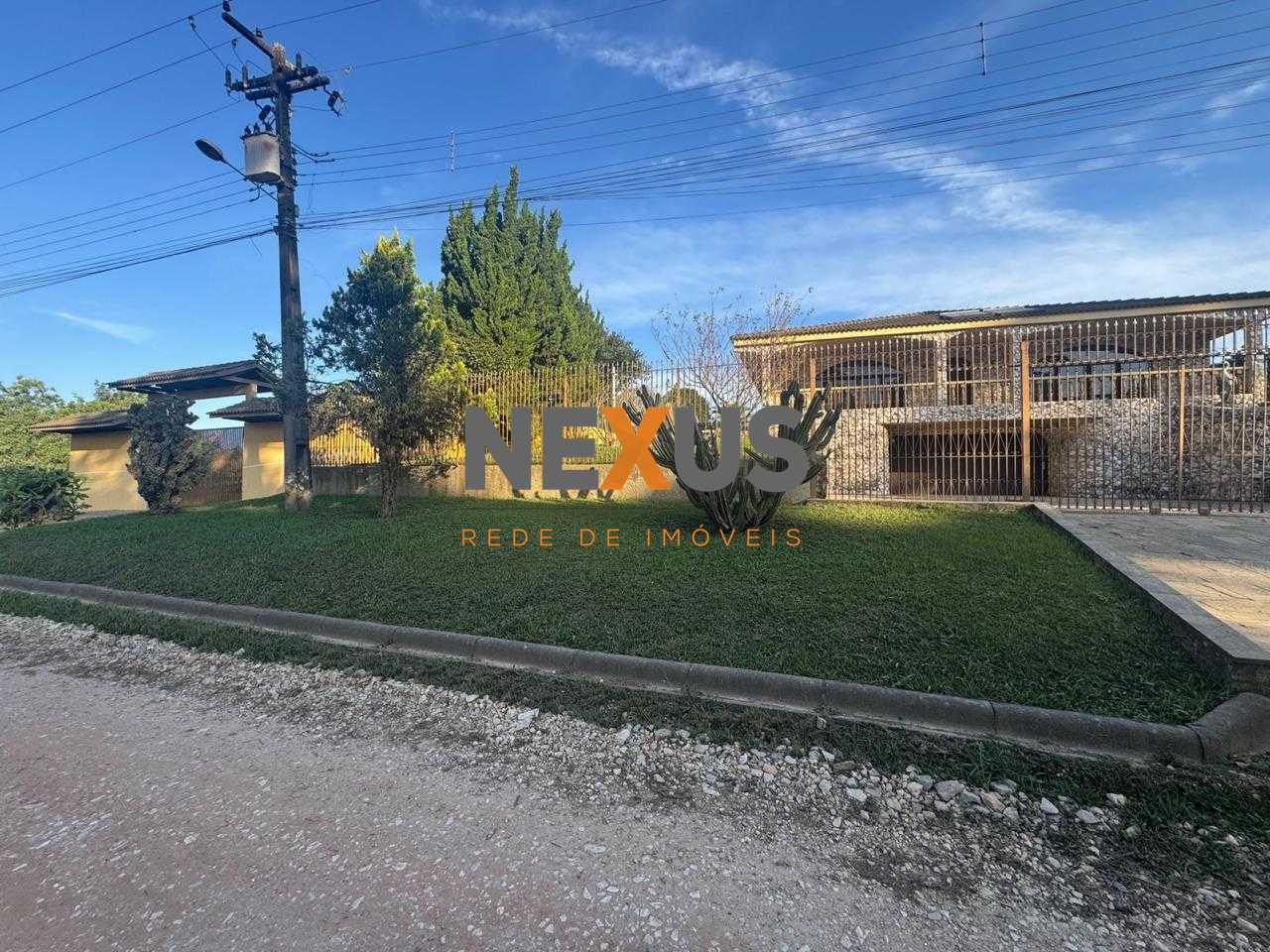 Chácara de Alto Padrão em Colombo com Casa Colonial, Lazer Com...