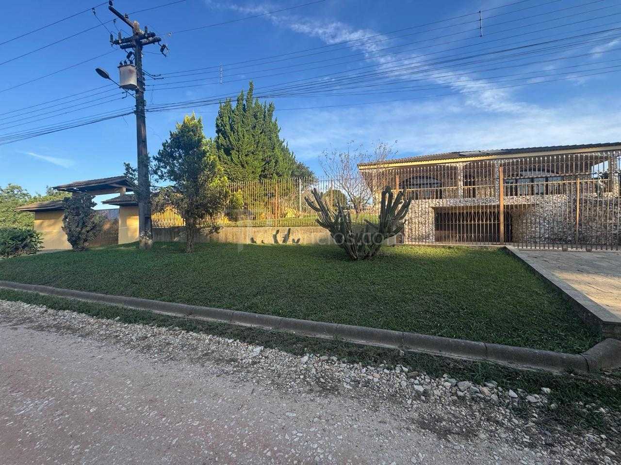 Chácara de Alto Padrão em Colombo com Casa Colonial, Lazer Com...