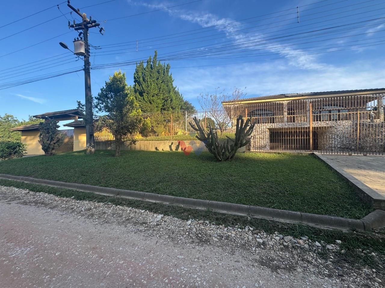 Chácara de Alto Padrão em Colombo com Casa Colonial, Lazer Com...