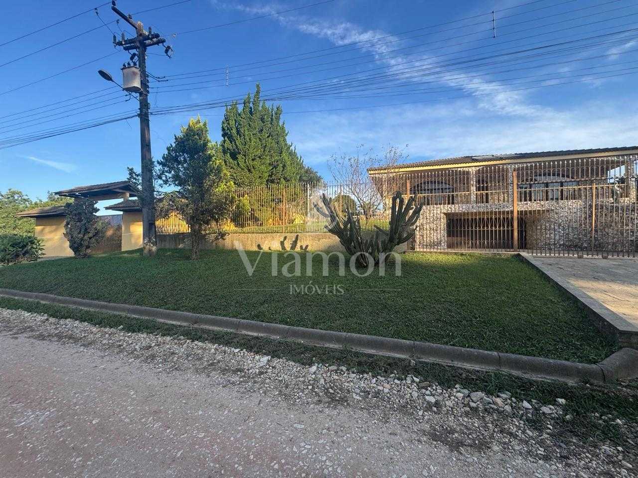 Chácara de Alto Padrão em Colombo com Casa Colonial, Lazer Com...