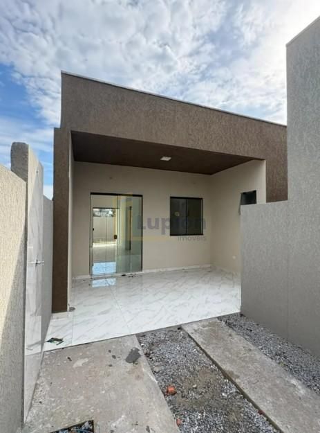 Casa à venda a 640m da praia com 2 quartos, suíte e 3 vagas em...