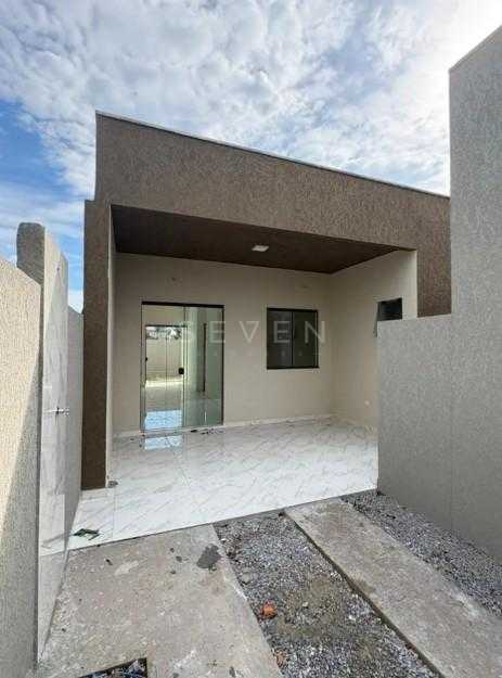 Casa à venda a 640m da praia com 2 quartos, suíte e 3 vagas em...