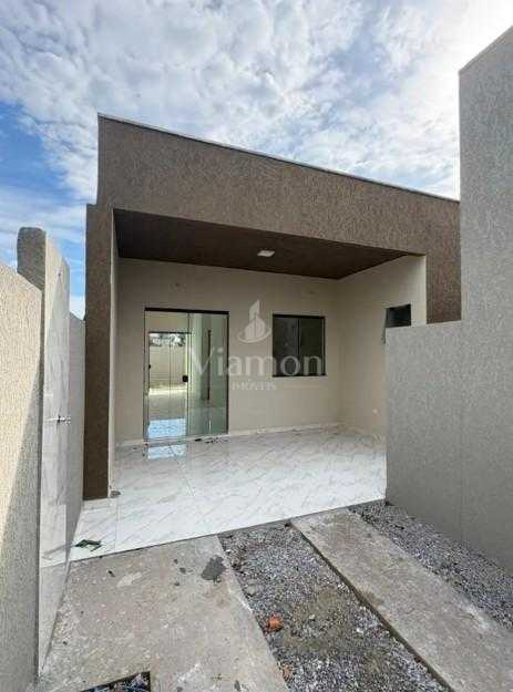 Casa à venda a 640m da praia com 2 quartos, suíte e 3 vagas em...