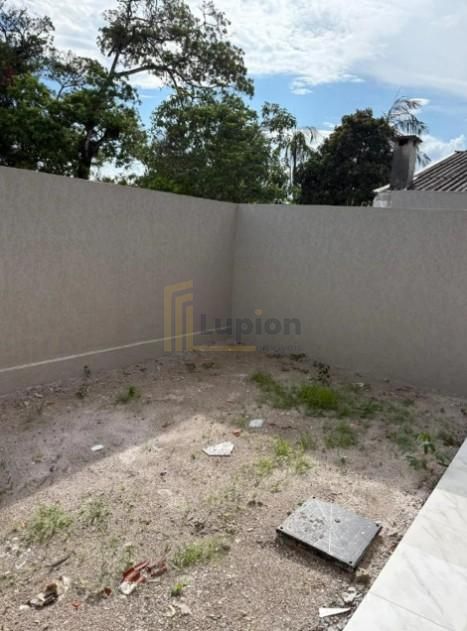 Casa à venda a 640m da praia com 2 quartos, suíte e 3 vagas em...