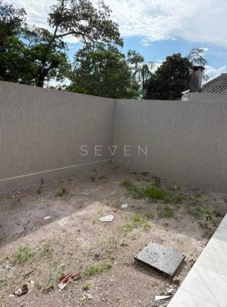 Casa à venda a 640m da praia com 2 quartos, suíte e 3 vagas em...