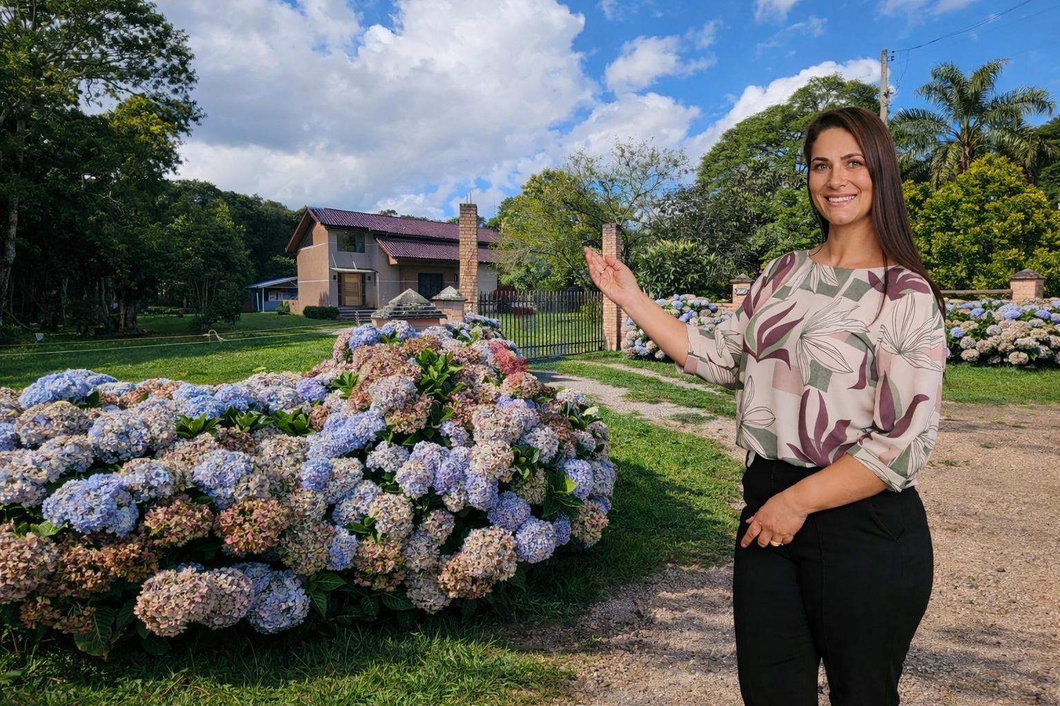 Excelente chácara em condomínio, plana, 03 suítes e piscina. S...