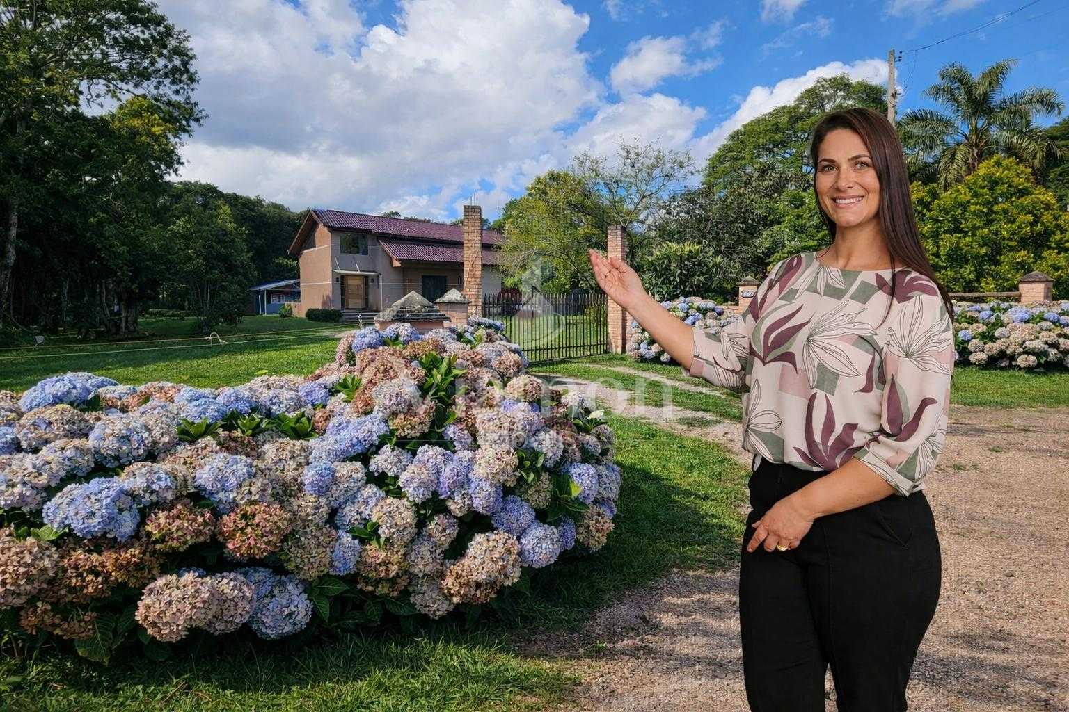 Excelente chácara em condomínio, plana, 03 suítes e piscina. S...