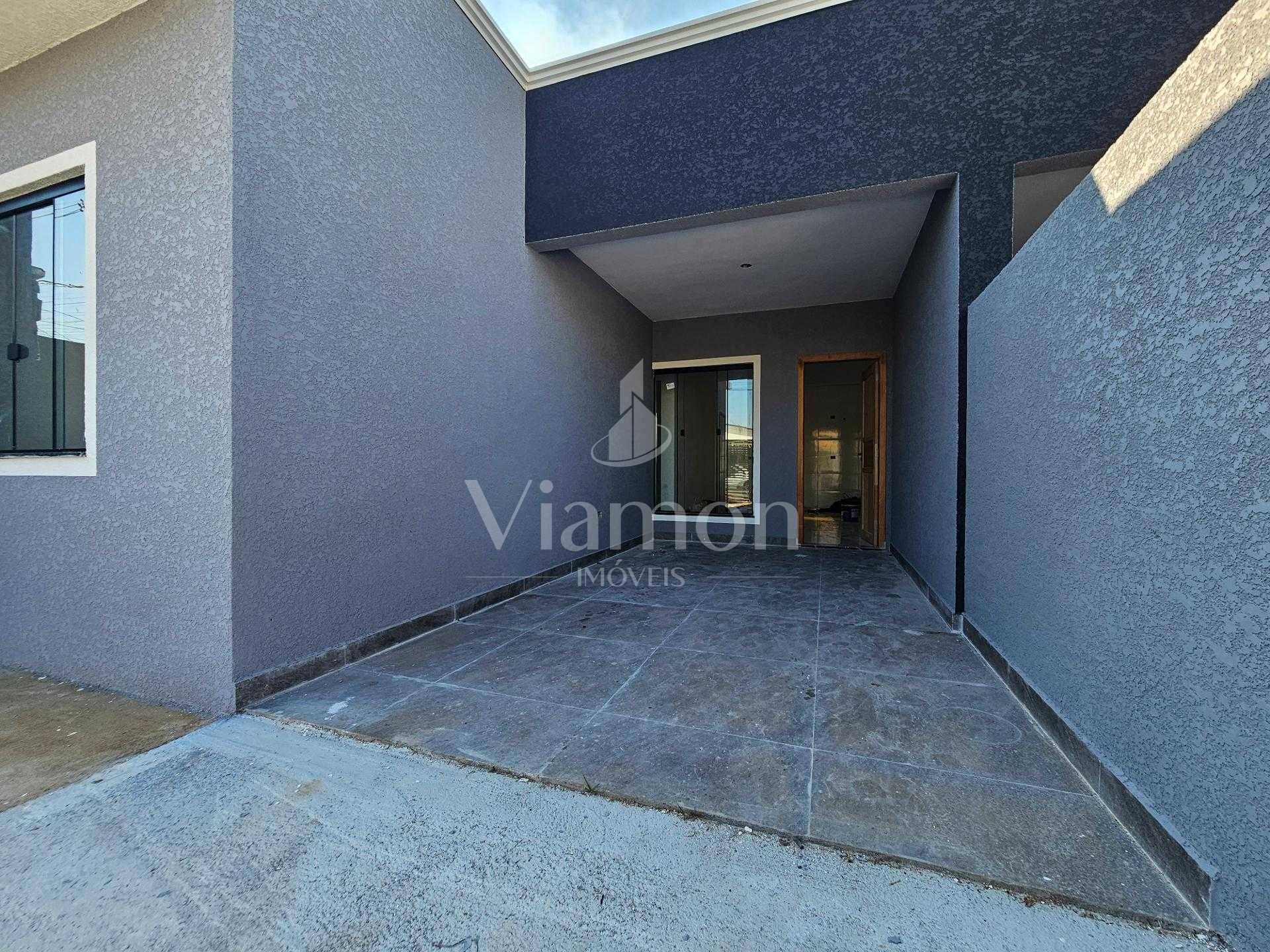 Casa Nova com 2 Quartos, Pé Direito Alto e Excelente Localização