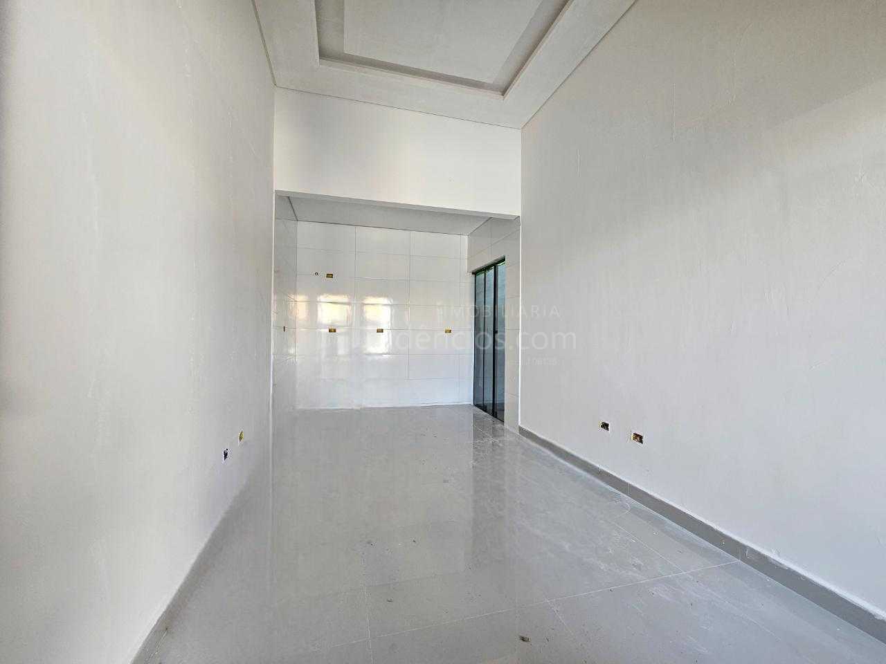 Casa Nova de Esquina com 2 Quartos, Pé Direito Alto e Amplo Es...