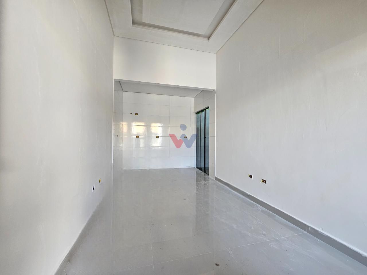 Casa Nova de Esquina com 2 Quartos, Pé Direito Alto e Amplo Es...