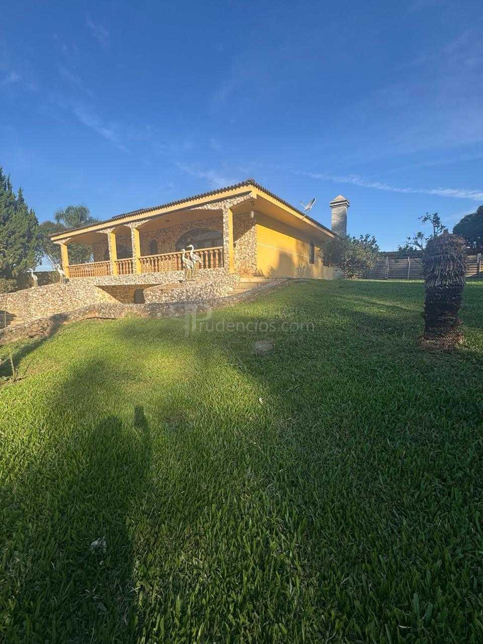 Chácara Completa em Colombo com Casa Colonial, Lazer e Estrutu...