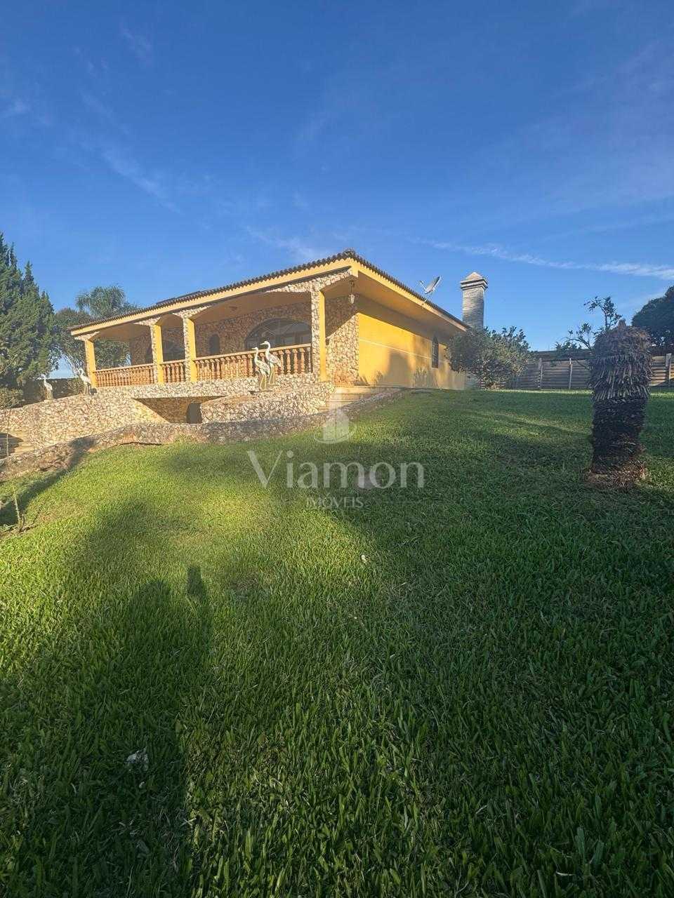 Chácara Completa em Colombo com Casa Colonial, Lazer e Estrutu...