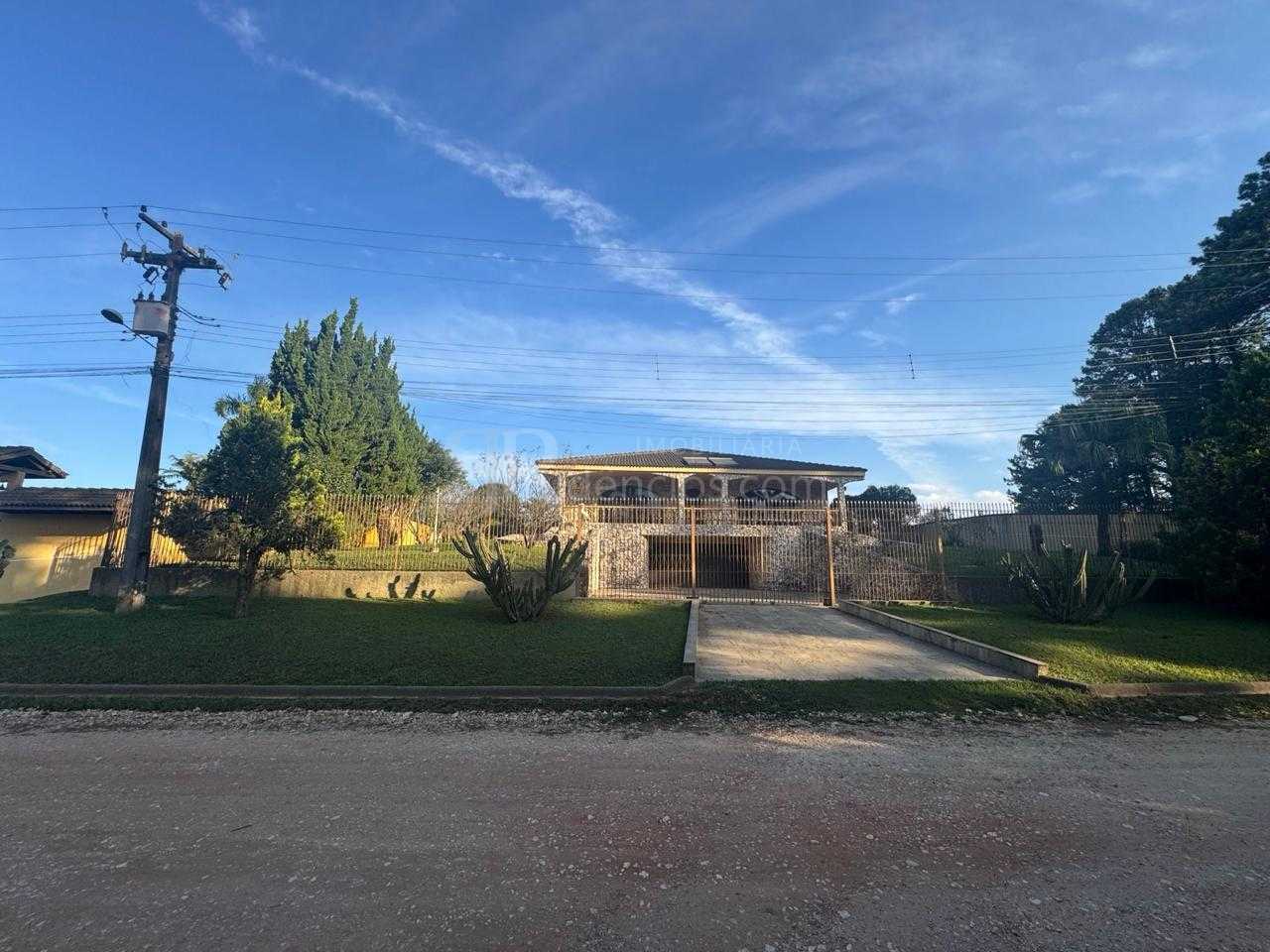 Chácara Completa em Colombo com Casa Colonial, Lazer e Estrutu...