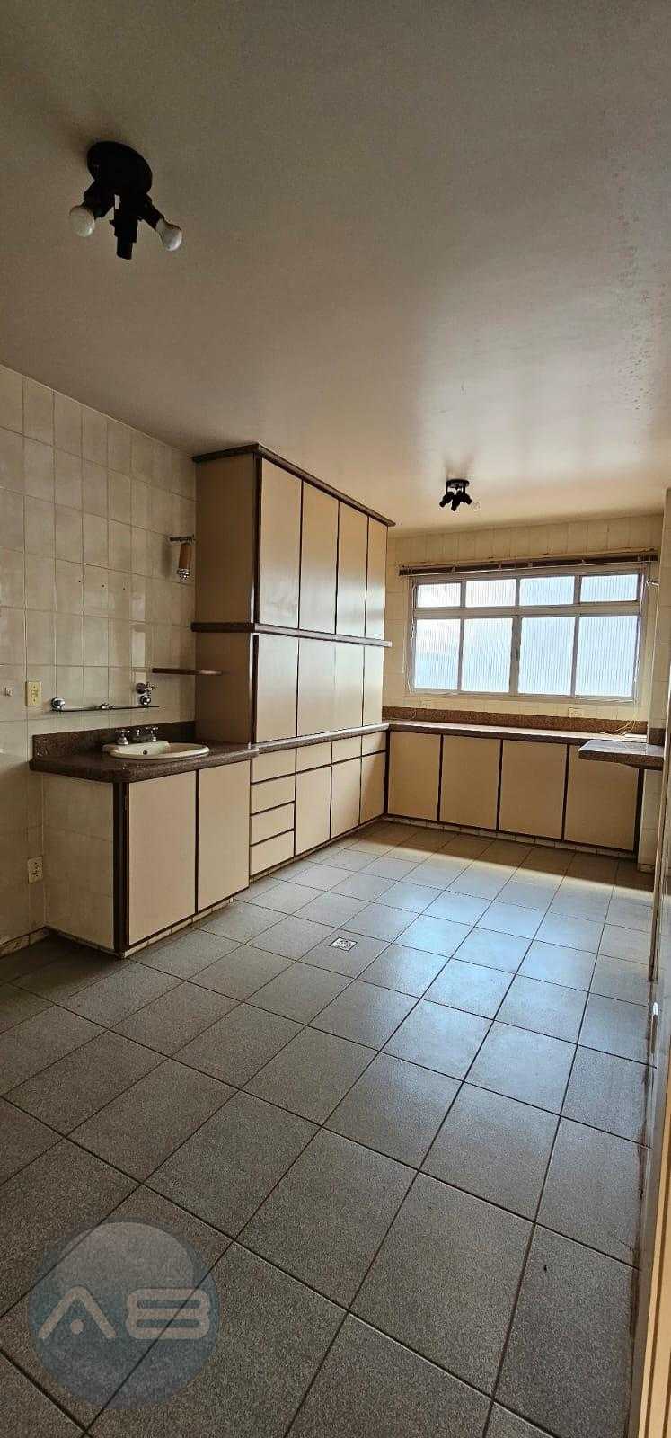 Apartamento amplo com 3 quartos e su?te no Edif?cio Cidade Ara...