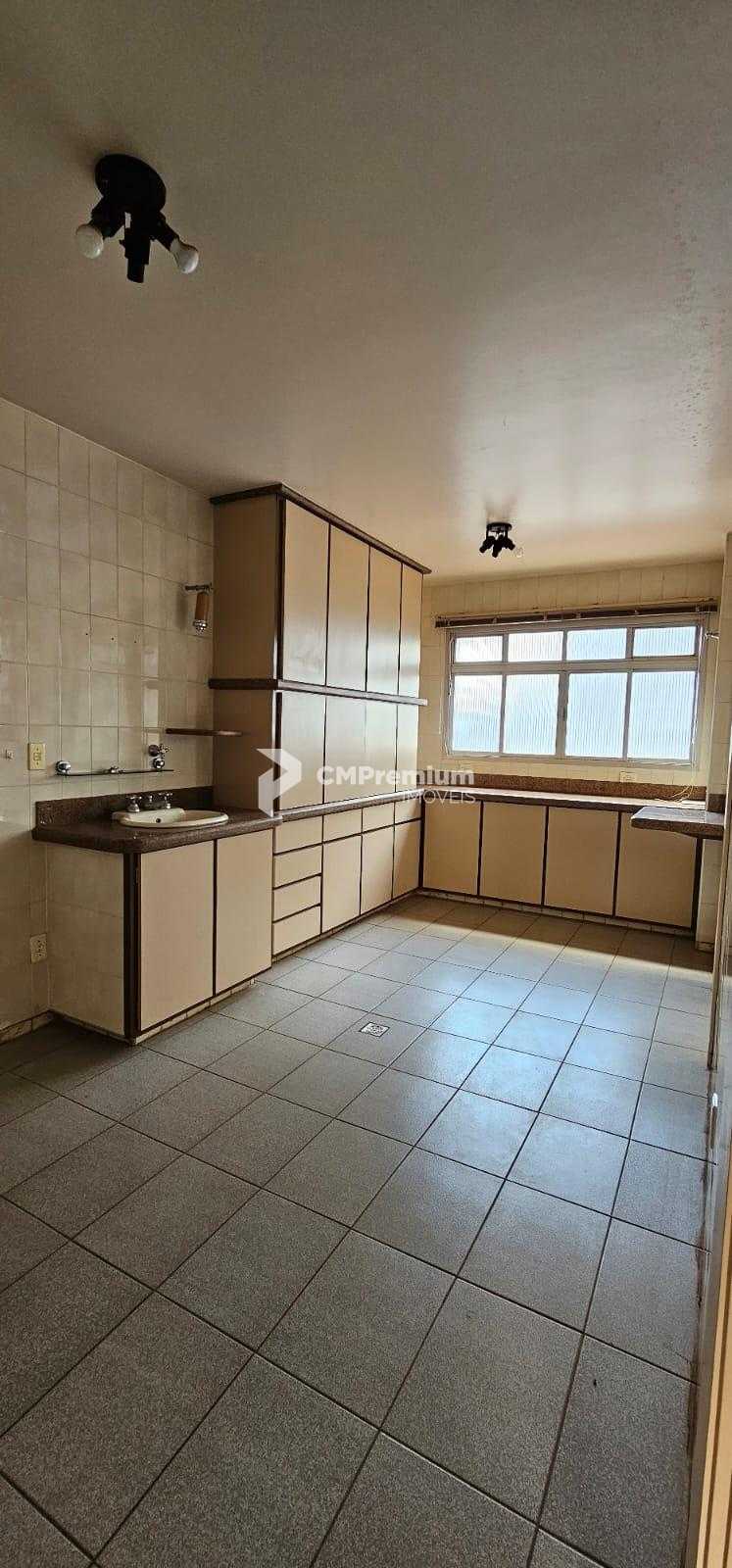 Apartamento amplo com 3 quartos e suíte no Edifício Cidade Ara...