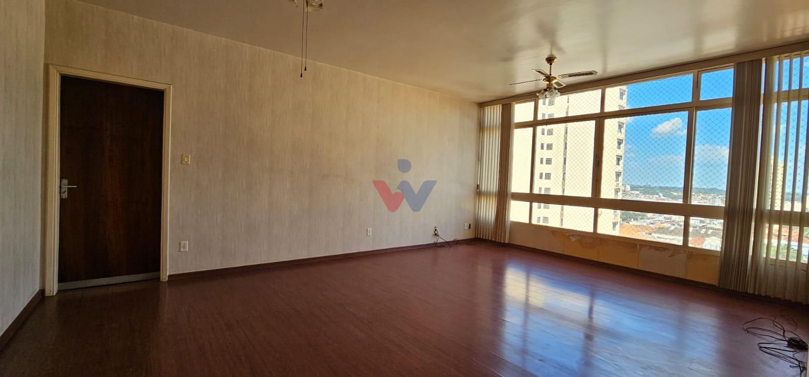 Apartamento amplo com 3 quartos e suíte no Edifício Cidade Ara...