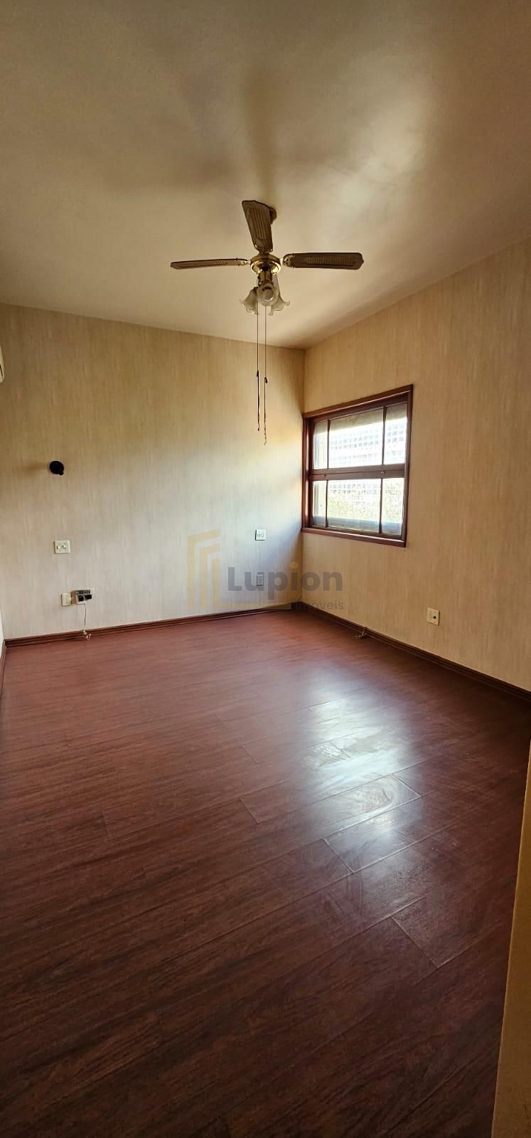 Apartamento amplo com 3 quartos e suíte no Edifício Cidade Ara...