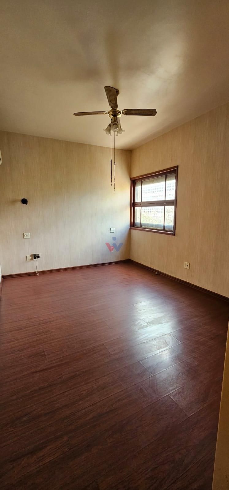 Apartamento amplo com 3 quartos e suíte no Edifício Cidade Ara...