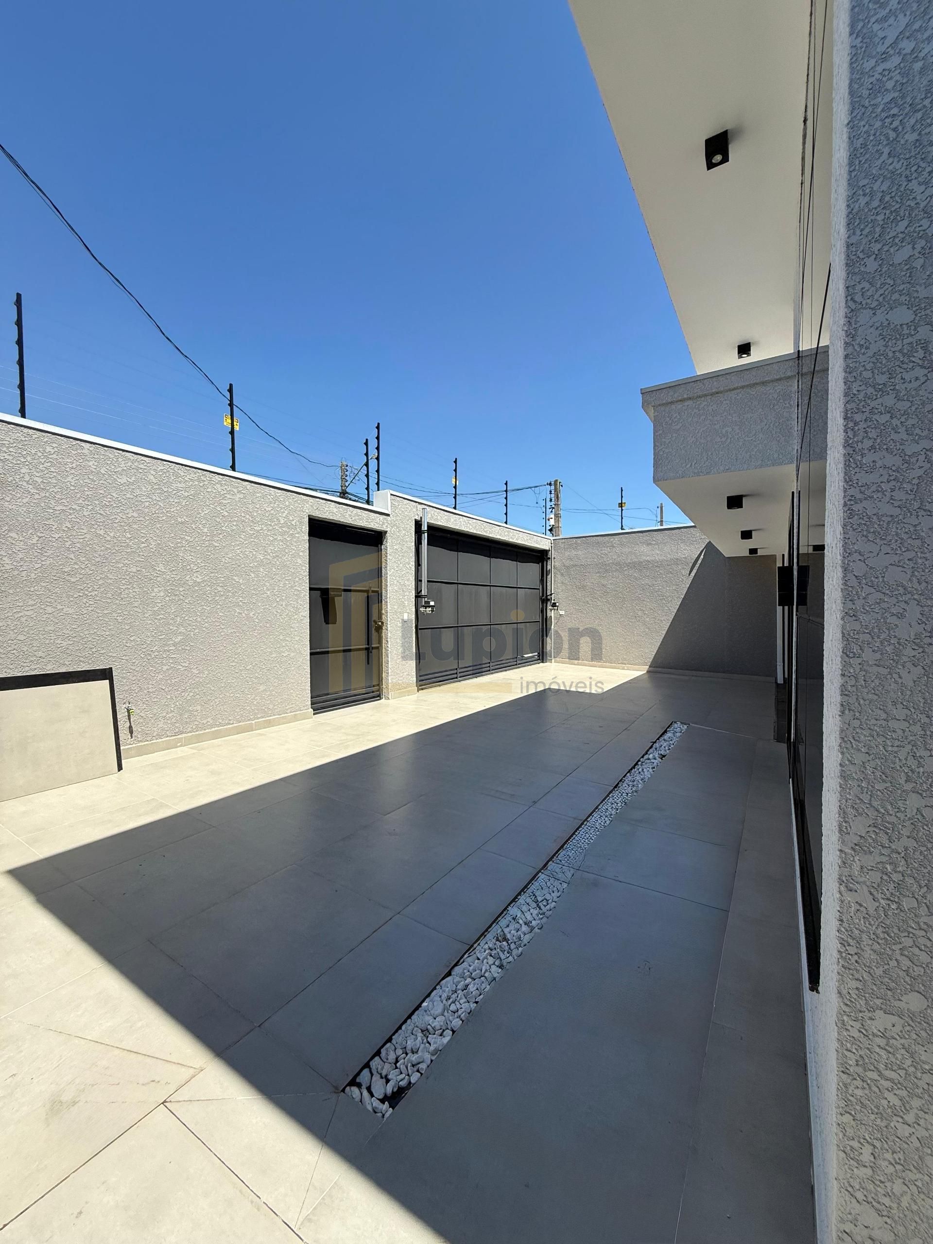 Casa Alto Padrão em Curitiba com Piscina Aquecida, 3 Quartos e...