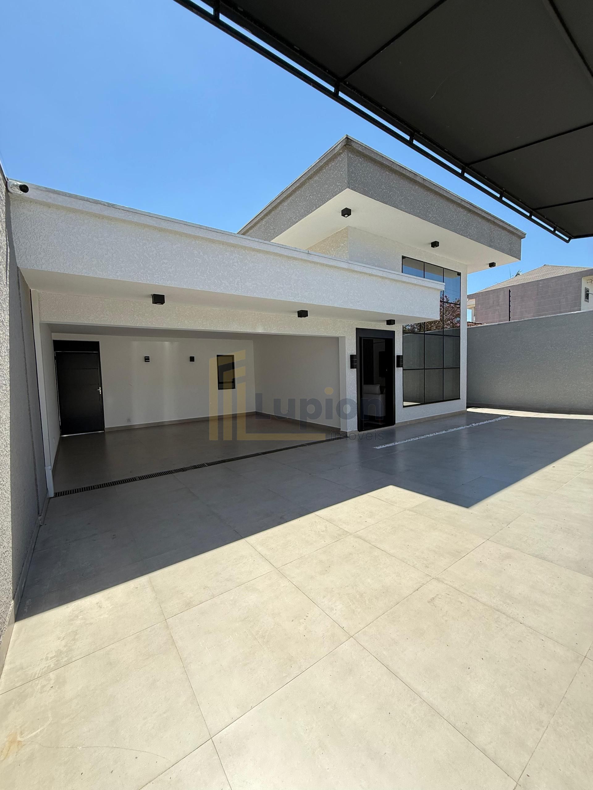 Casa Alto Padrão em Curitiba com Piscina Aquecida, 3 Quartos e...