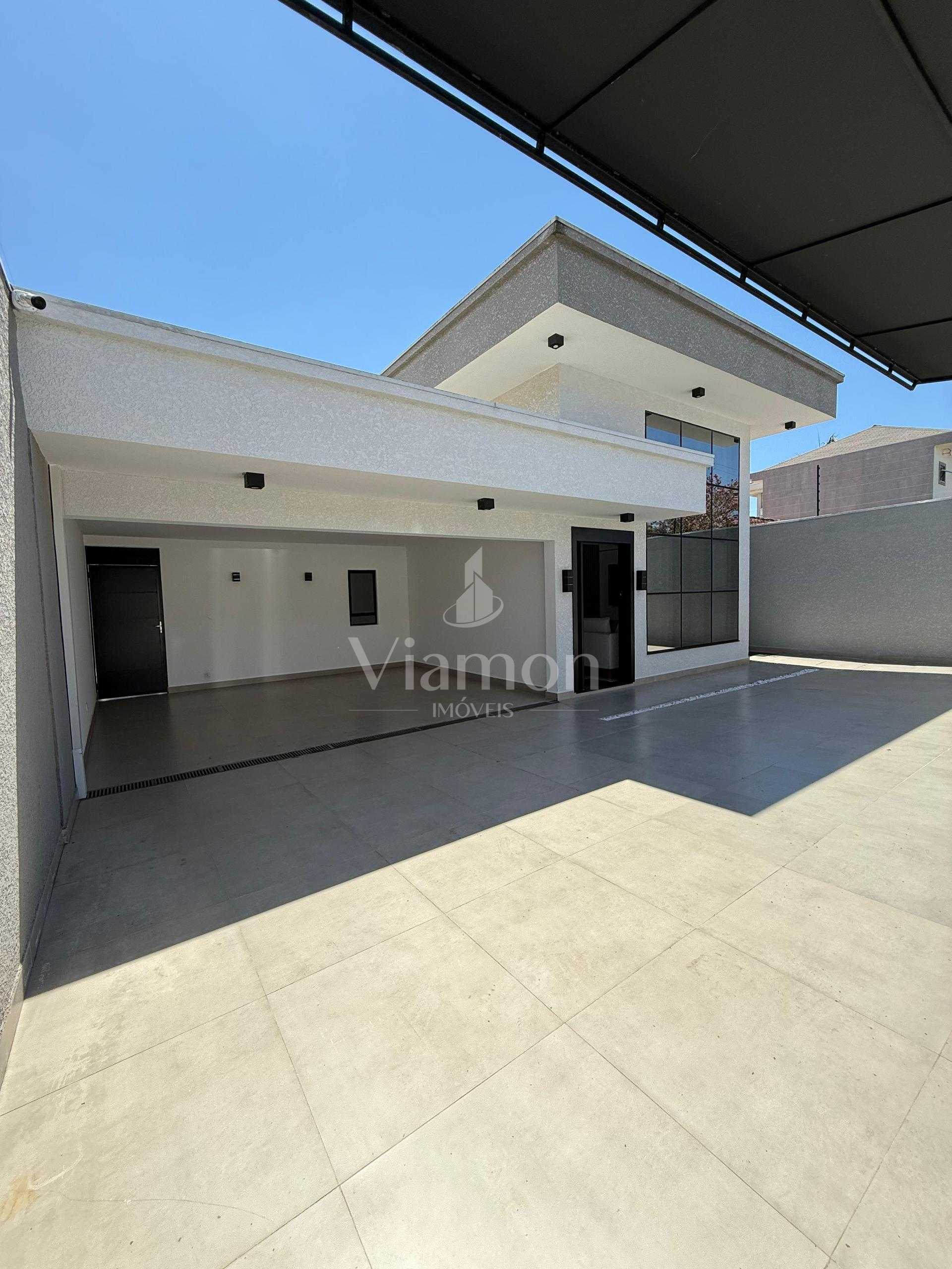 Casa Alto Padrão em Curitiba com Piscina Aquecida, 3 Quartos e...