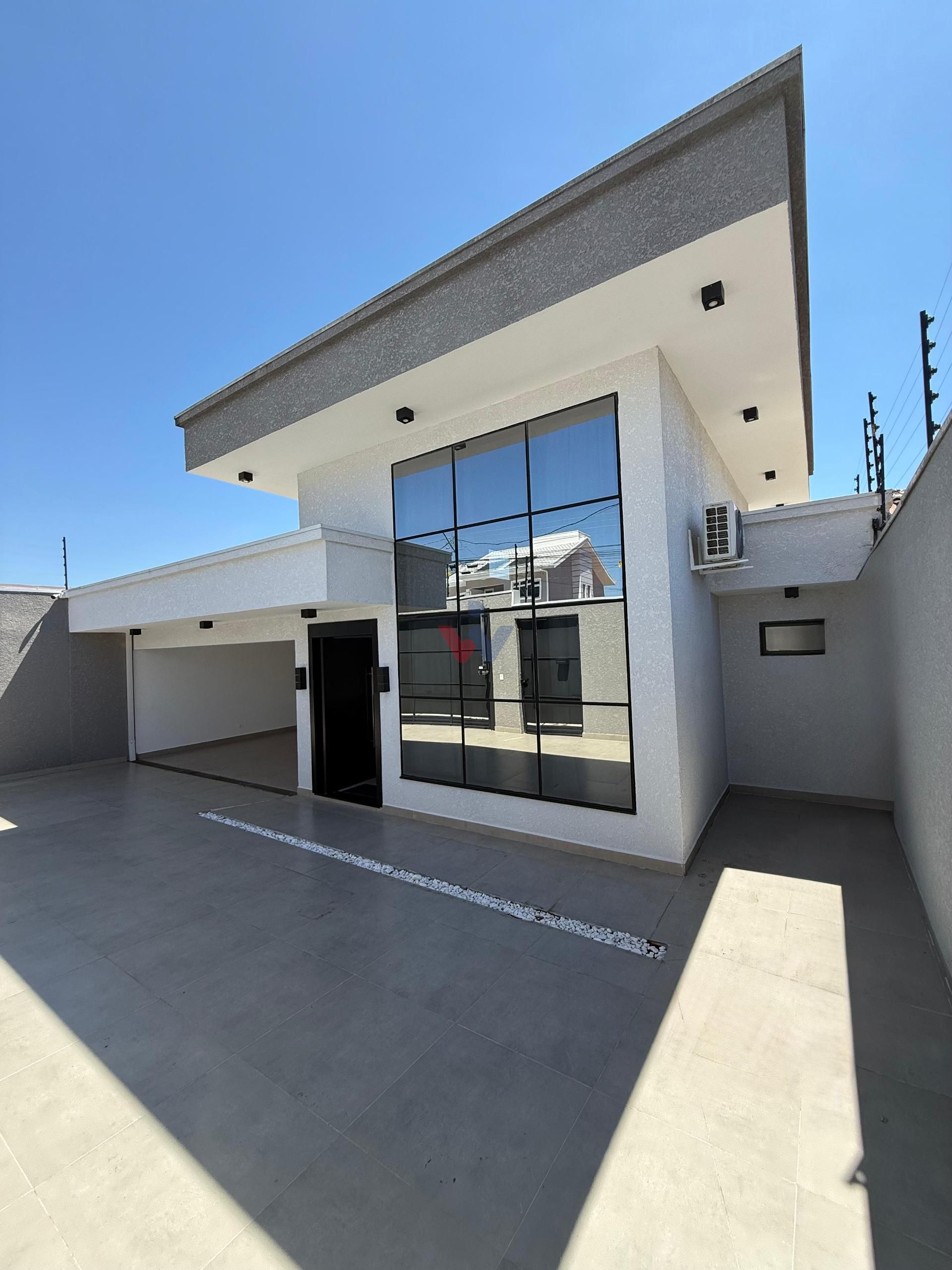 Casa Alto Padrão em Curitiba com Piscina Aquecida, 3 Quartos e...