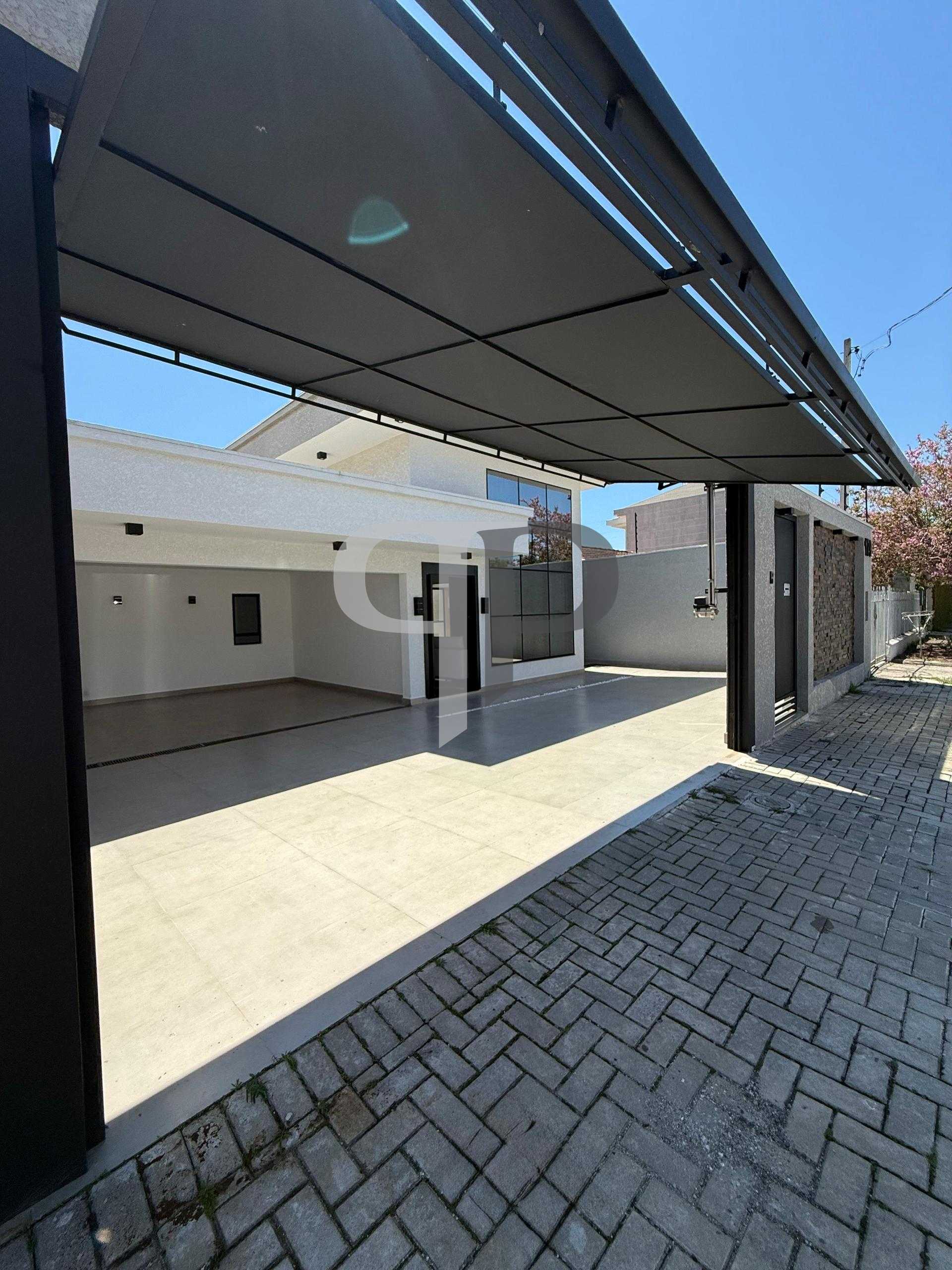 Casa Alto Padrão em Curitiba com Piscina Aquecida, 3 Quartos e...