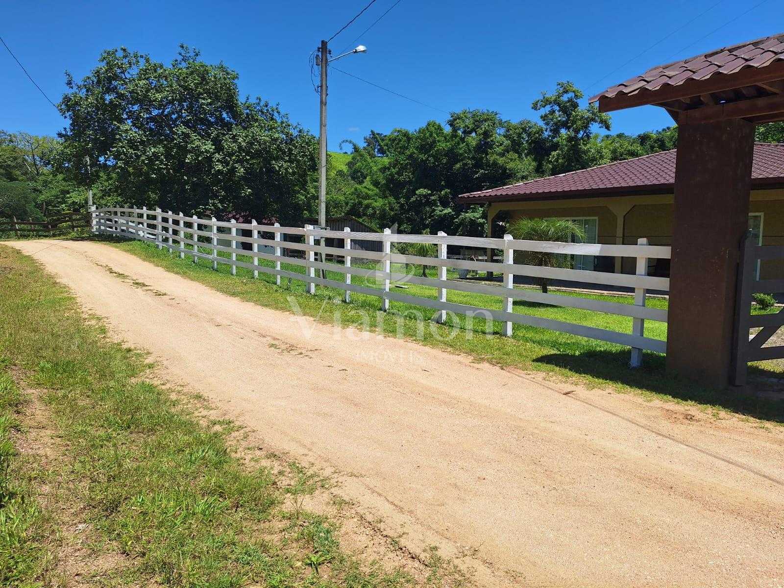 Chácara à Venda em Itaparica com 9.250m², Casa 160m² e Salão d...
