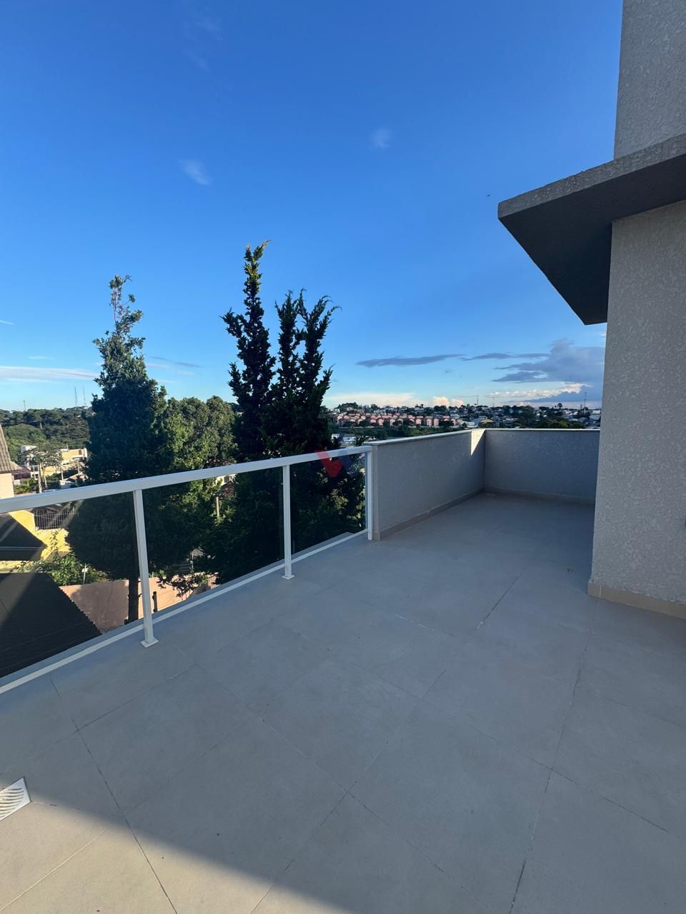 Sobrado no Pilarzinho com 3 quartos, ático, ideal para família...