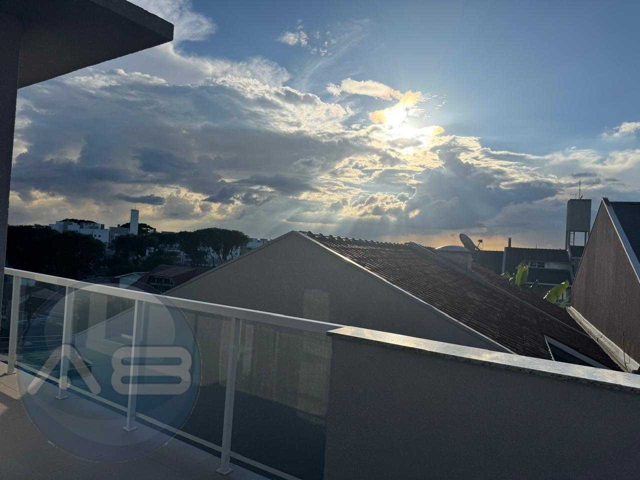 Sobrados no Pilarzinho com 3 quartos, ático, ideal para famíli...