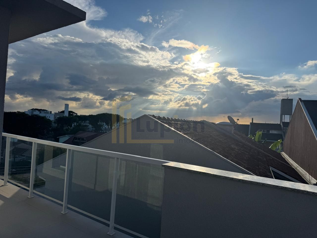 Sobrados no Pilarzinho com 3 quartos, ático, ideal para famíli...